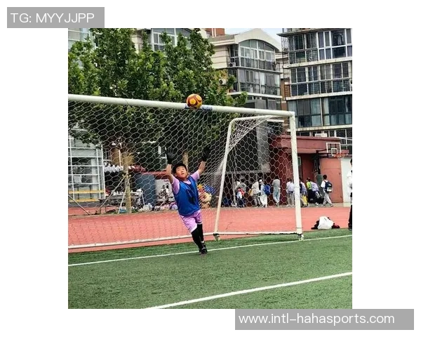 课余生活中的足球乐趣与团队精神的培养