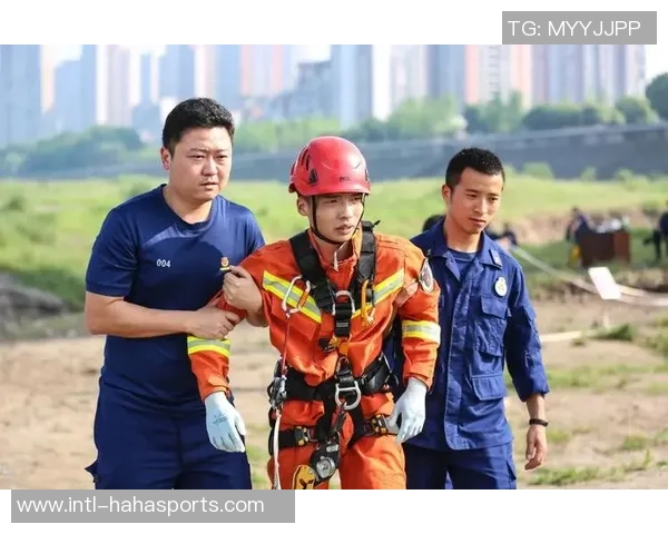 足球师弟的成长之路从校园到职业赛场的精彩历程与奋斗故事